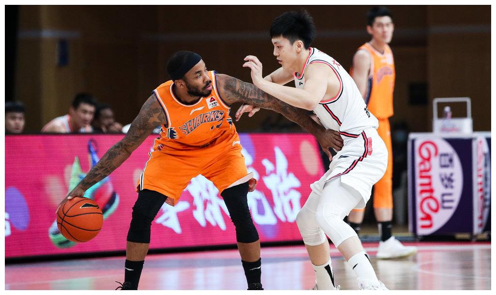 上海大胜哈尔滨拿下四连胜